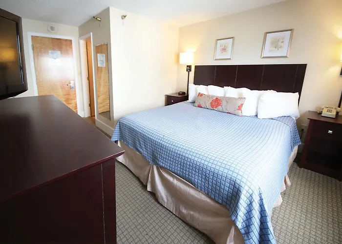 Harrison Hall Hotel 2*