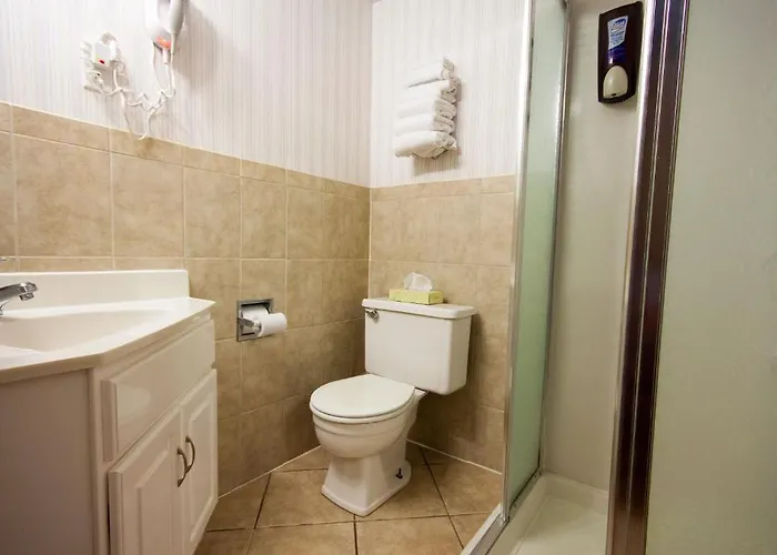 Harrison Hall Hotel 2*